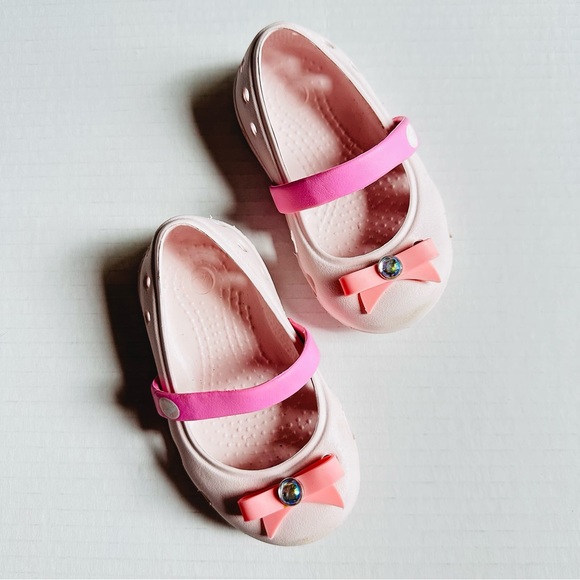 CROCS Other - SOLD - Crocs Baby Infant Girls Bow Sandal Size 5 Flexible Shoe